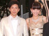 杜宇航白色西裝帥氣亮相 陳嘉桓爆乳裝驚艷紅毯