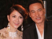 李心潔復(fù)古裙裝似公主 任達(dá)華相伴開(kāi)心共赴金像獎(jiǎng)
