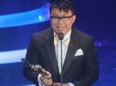 陳奐仁獲得最佳新人獎 現(xiàn)場感謝“李小龍”導演