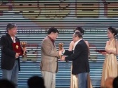 尹力上臺為優(yōu)秀導(dǎo)演頒獎 高峰、安戰(zhàn)軍導(dǎo)演獲獎