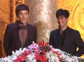 胡歌、李治廷開獎優(yōu)秀少兒演員獎 幽默調侃對方
