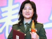 程曉玲跑步登臺(tái) 平勁敵借《歲歲清明》獲最佳編劇